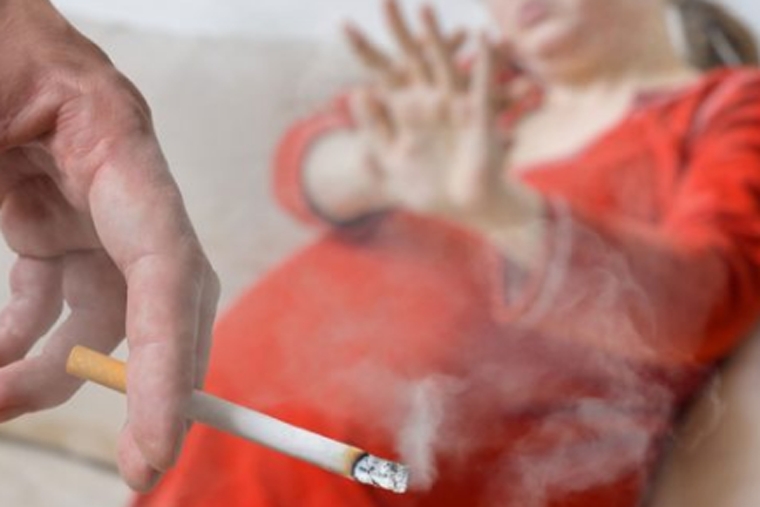 khói thuốc ảnh hưởng đến phụ nữ mang thai